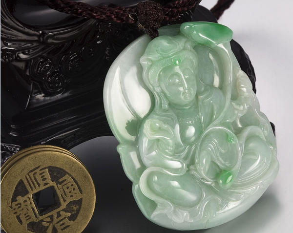 买翡翠，不仅仅要看其种水色，它的雕刻工艺更值得我们注意！   第2张