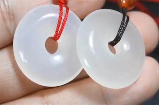 白玉平安扣的寓意   第3张