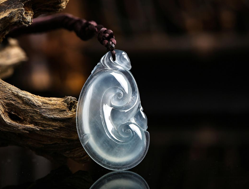 翡翠如意价格，适合哪些人群佩戴呢？   第2张