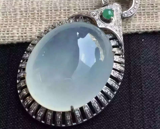 价格几千、几万、几十万，甚至几千万的翡翠，它们的差别究竟在哪？   第3张
