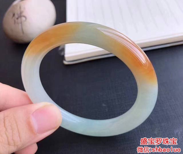 淡黄色翡翠手镯如何，淡黄色翡翠手镯是不是有价值   第4张