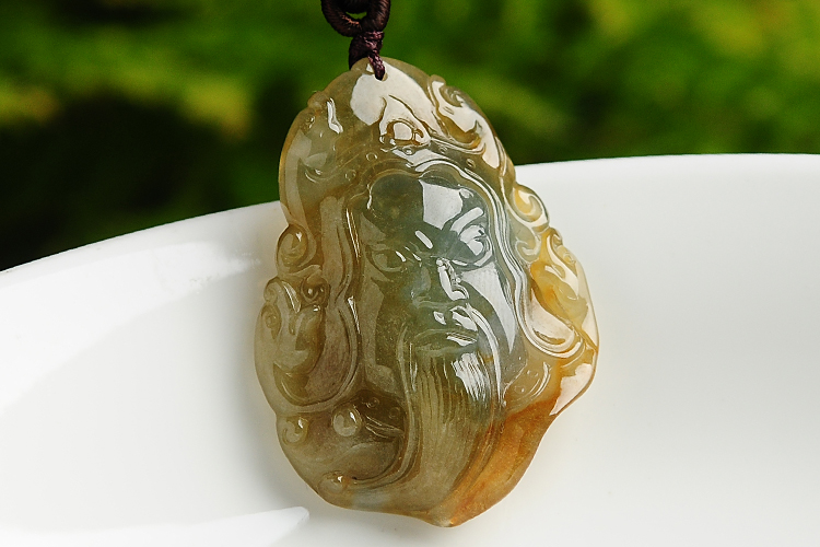 翡翠关公有什么寓意？佩戴时有何禁忌？   第1张