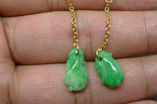 翡翠绿色和紫色能一起戴吗 第2张