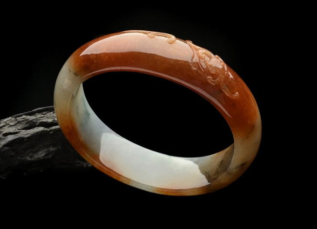 翡翠镯子会越戴越亮吗？看了文中已不茫然！   第3张