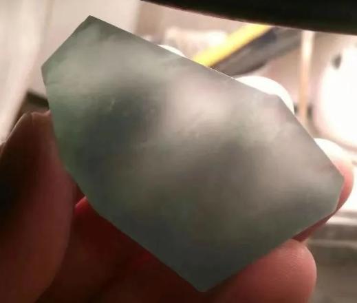 
一块精典翡翠边料，起货龙牌神情真实有支撑力，霸气外露
   第1张