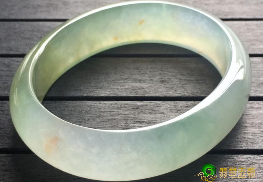 翡翠洒金手镯价格你掌握吗？洒金的翡翠确实好么？   第2张
