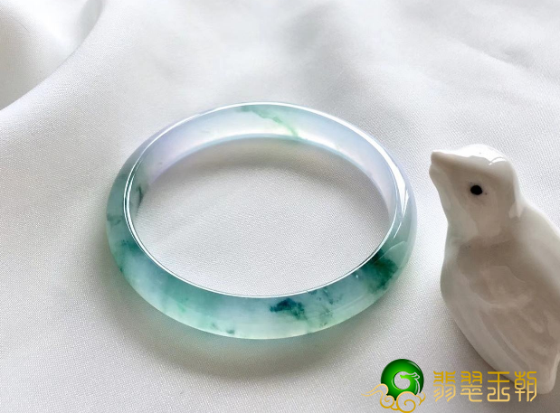 翡翠手镯一般多少钱?为什么翡翠手镯的价格差距很大? 第1张