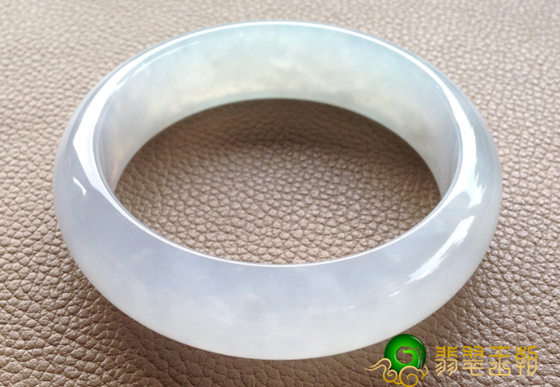 白翡翠价钱贵吗？哪些决策了白翡翠的使用价值？   第2张