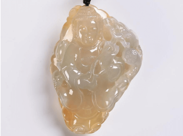 怎么挑选翡翠观音？冰黄翡翠观音的价格是多少？快看这里！   第3张