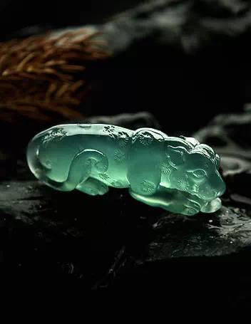 晴水种翡翠价格怎么样 晴水翡翠的特点 