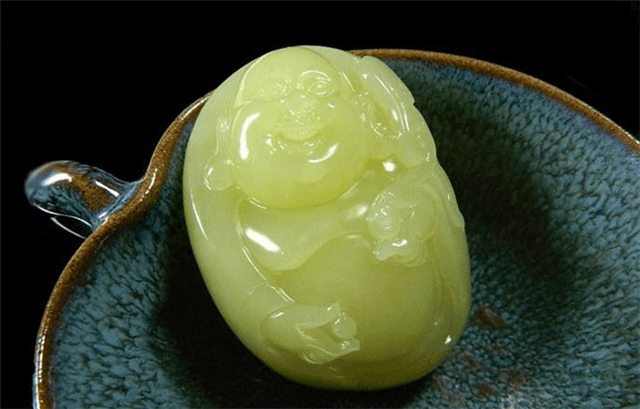 新彊和田玉吊坠夏天能戴吗？只要做好这些就没问题！   第2张