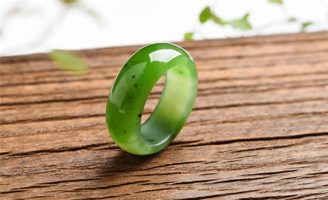 哪种和田玉指环好?如何选购适合的和田玉指环? 第3张