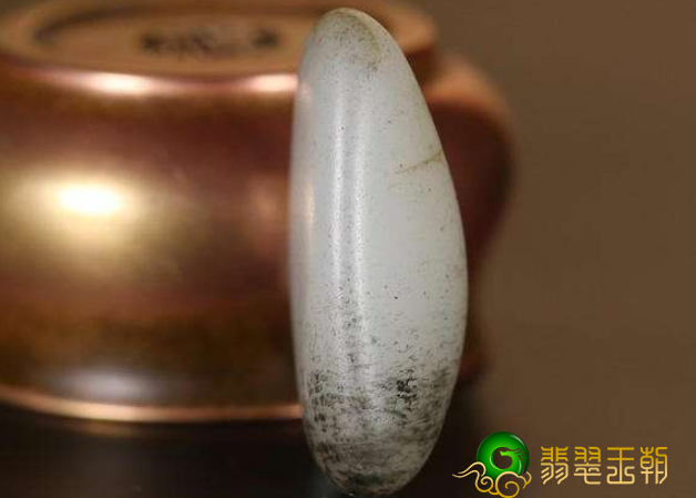 和田玉油库料价格值钱吗？关于这种新奇的黑皮和田玉你知道多少？   第1张