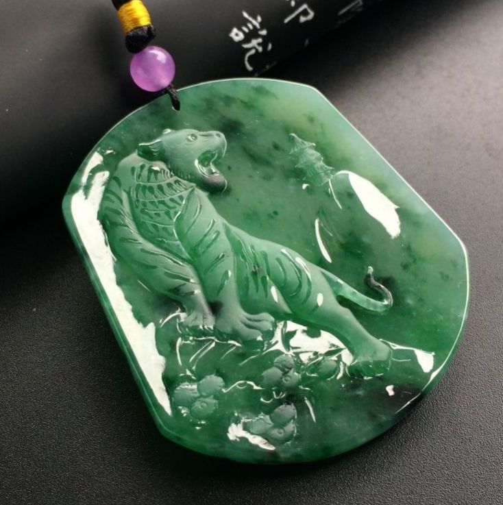 翡翠虎寓意是什么呢？翡翠虎选购技巧和方法分享   第2张