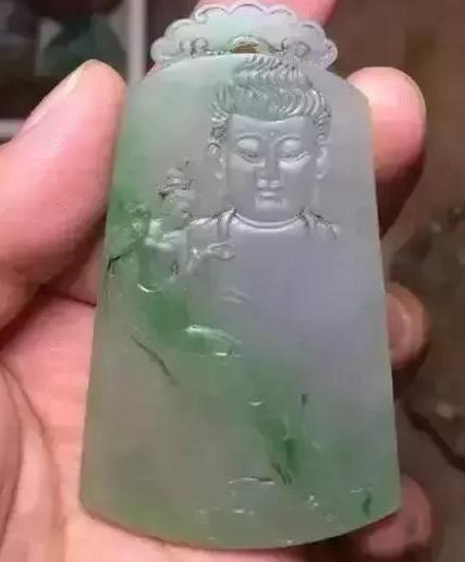 
玉石雕刻著作《敦煌飞仙》手工雕刻全过程，巧雕的边料绮丽变身记
   第4张