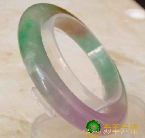 三色翡翠玉镯子好么？你对它掌握是多少   第2张