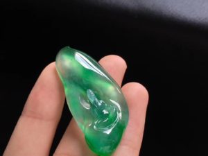 透亮莹润的翡翠项链吊坠   第2张