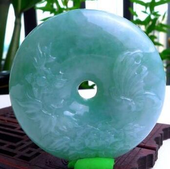 如何看待翡翠镂花产品？ 