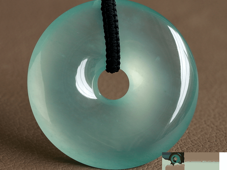 晴水翡翠啥意思？有关晴水和水蓝的差别大家有话好说   第1张