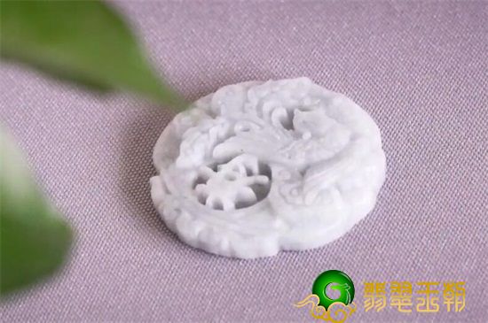 翡翠如何清洗保养?翡翠饰品如何保养? 第3张