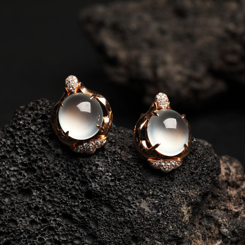 翡翠首饰的价值 具有收藏纪念价值的翡翠饰品   第1张