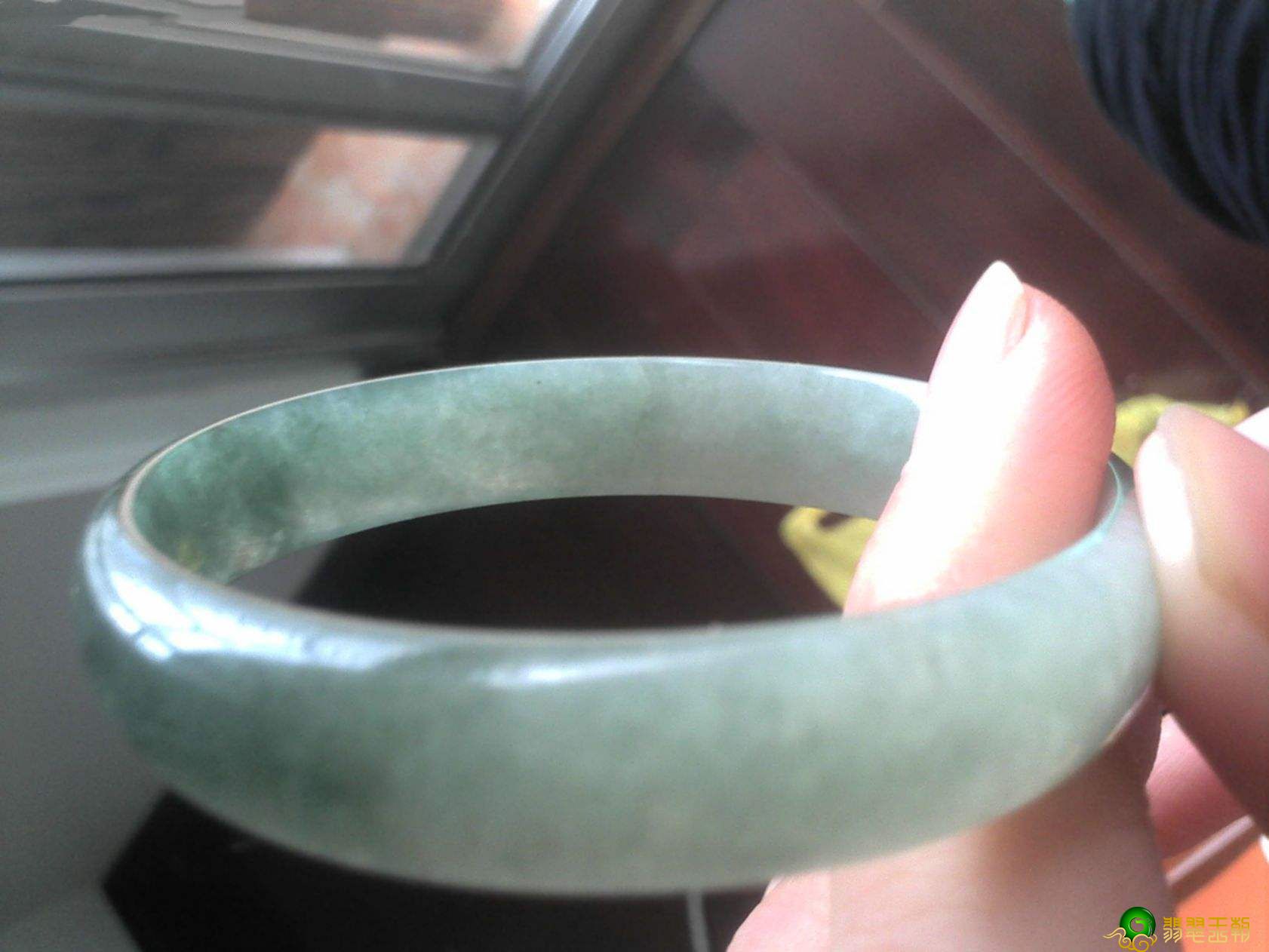 冰种翡翠手镯好看吗？我们应如何佩戴？   第2张