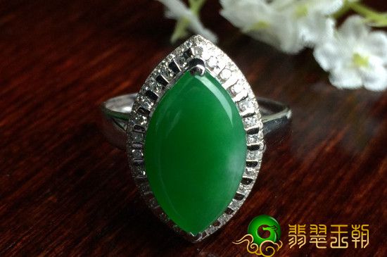 佩戴翡翠需要什么？如何保养翡翠   第2张