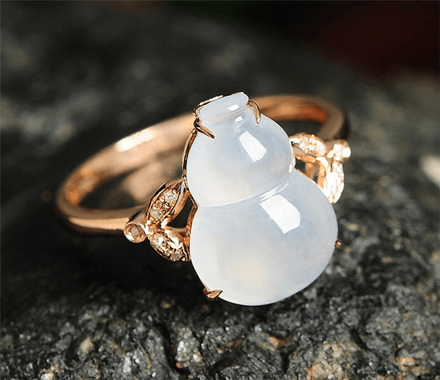 翡翠戒面价格高吗?答案让很多人高攀不起! 第1张