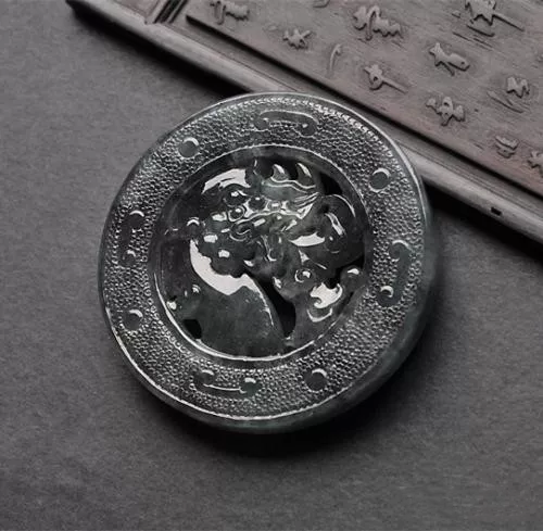 乌鸡种翡翠到底是不是“黑马”?它目前的市场前景如何呢? 第2张