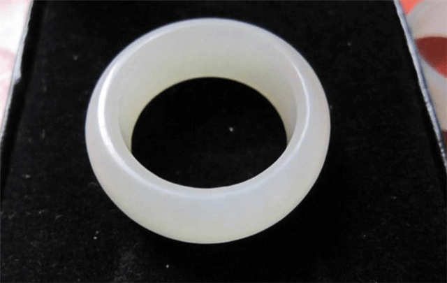 和田玉戒指戴哪个手指?原来还有这么多种说法! 第4张