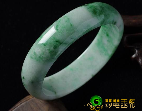 花青种翡翠和白色背景青种有哪些不同之处 