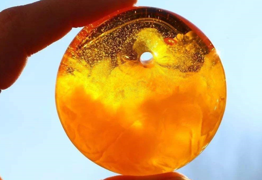 真琥珀中的气泡图片   利用琥珀气泡辨真假   第1张