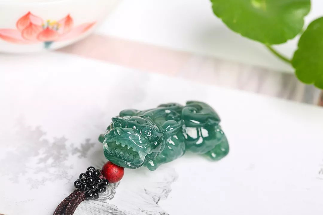 翡翠挂坠 戴翡翠挂坠有什么好处吗