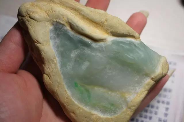 冰种翡翠原石皮壳特征有哪些？如何辨别？   第1张