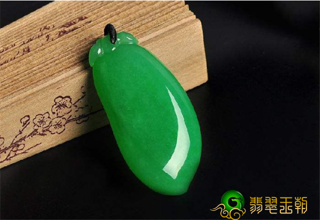 女人适合戴什么题材的翡翠挂件？这些你很有必要知道！   第2张