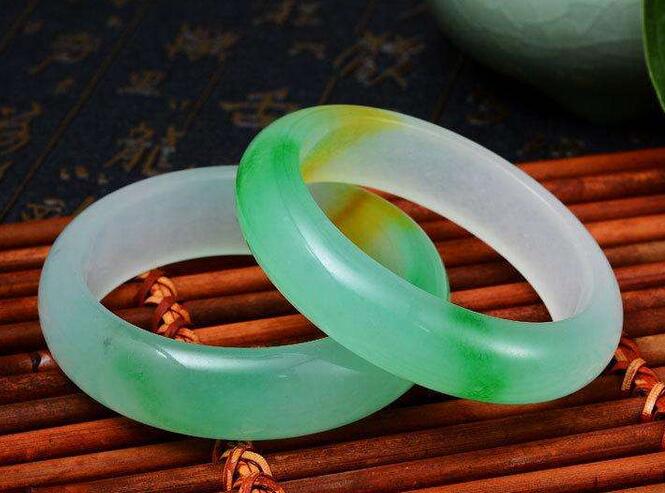 不同价格的翡翠镯子有哪些区别 买过的人说说看 第1张