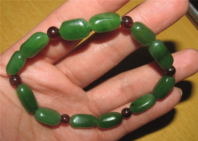 什么人不适合戴和田玉?当然是不注重保养它的人! 第1张