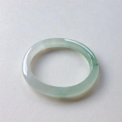 无色冰种玉手镯价格高吗？冰种翡翠的购买注意事项！   第3张