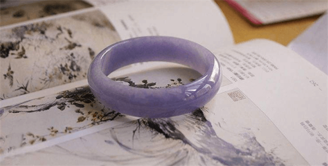 怎样让玉镯子愈来愈透亮?这种维护保养方法你不能错过了！   第4张