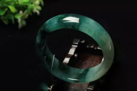 翡翠都是绿色的吗？其实它还有很多种颜色！   第2张