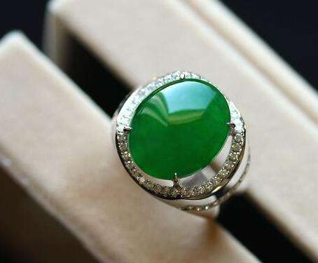 玉还是翡翠总是分不清楚 怎么辨别才比较好呢   第2张