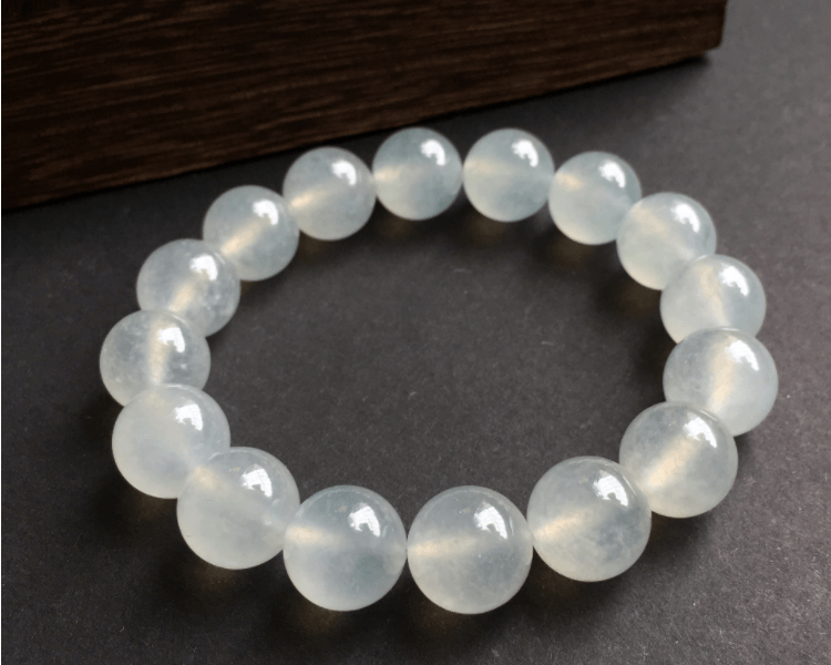 一条白翡翠珠子手串，不知道价格多少才合适？这里有答案！   第2张