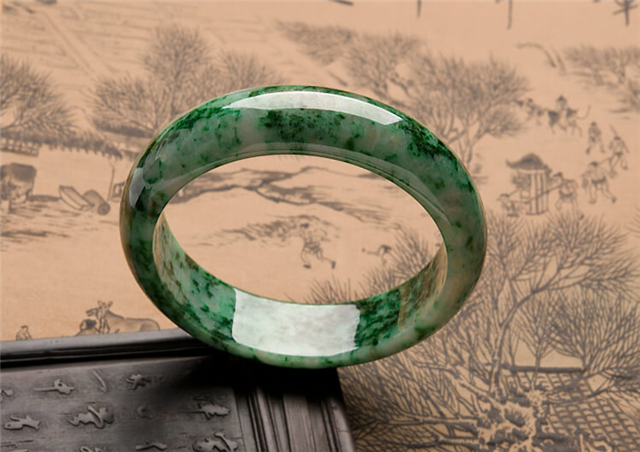 翡翠手镯应该怎么选大小？行家告诉你诀窍！   第4张