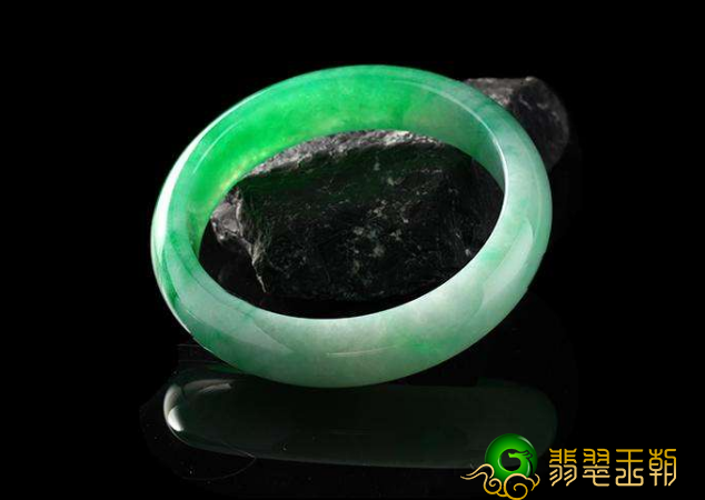 翡翠手镯一般多少钱?为什么翡翠手镯的价格差距很大? 第3张