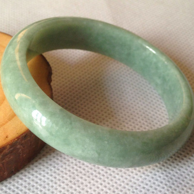 缅甸翡翠手镯有什么好处？缅甸翡翠手镯一般价格多少钱   第1张