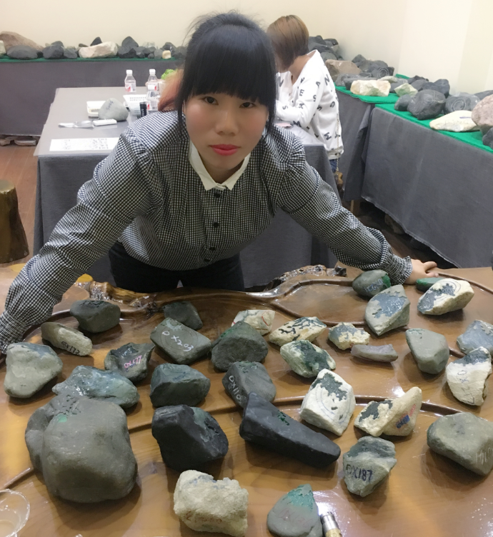 怎么样买到满意的翡翠，看看翡翠鉴定师是怎么说的？   第2张