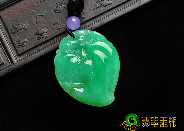 豆种翡翠和糯种翡翠哪家好 有什么不同 