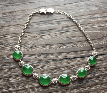 翡翠手链怎么选 有哪些选购技巧 