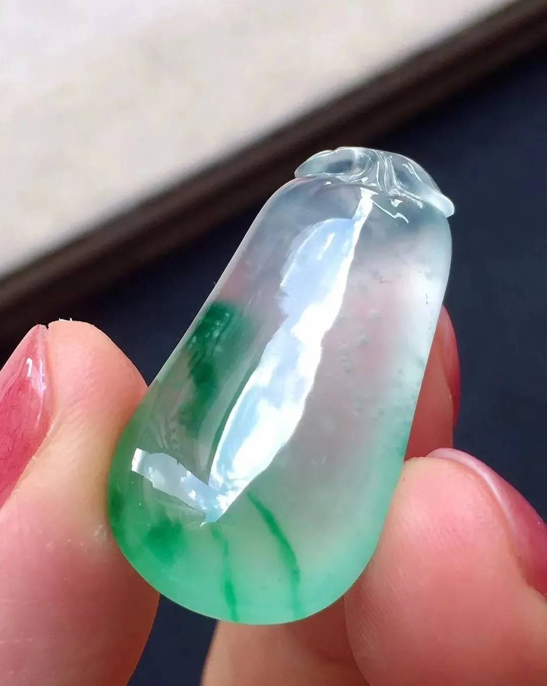 鉴别翡翠有哪几种方式不可取!
第5张