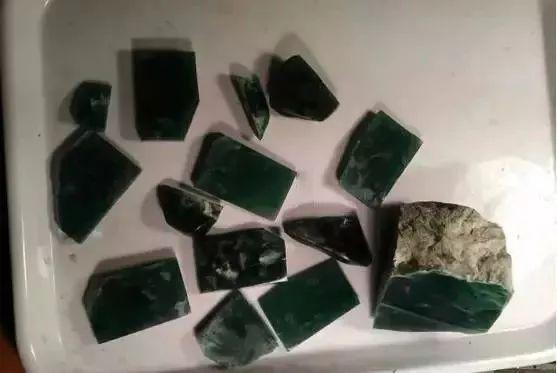 
                初定8800的料子，终以88万告终，不明所以见到成品恍然大悟
   第3张